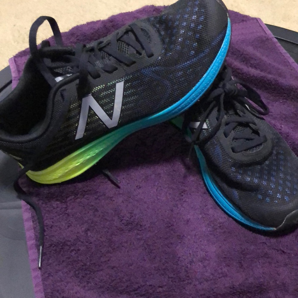 New Balance boys sneaker size 6.5